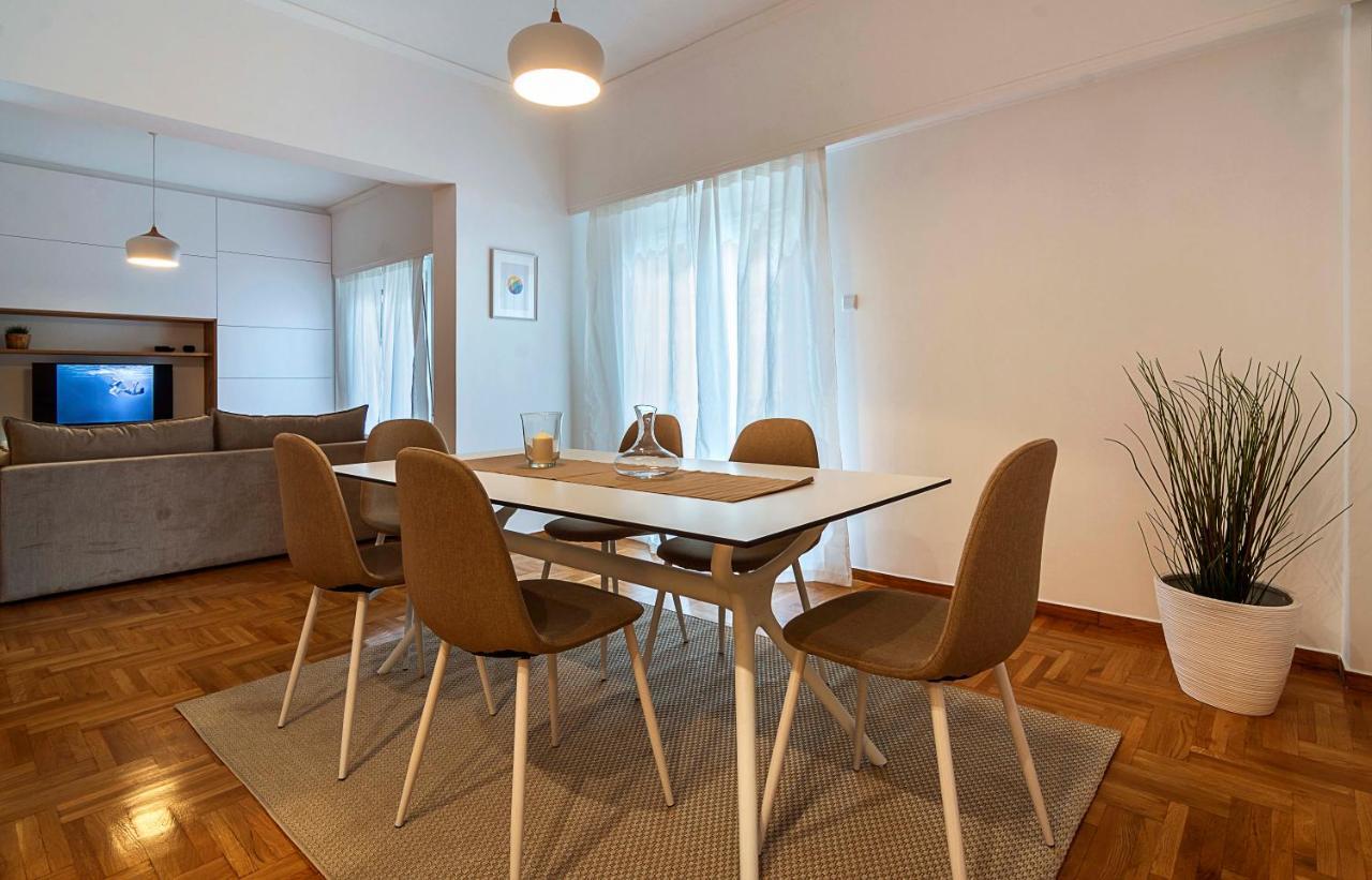Elegant, Spacious & Minimalist Aptm W/Balcony Lägenhet Aten Exteriör bild